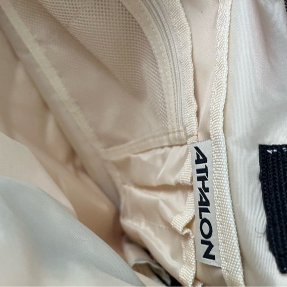 Travel computer or small duffle bag with wheels and extended handle for travel - Picture 13 of 16